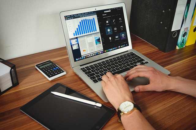 1759645003317034.jpg student-5224082_640.jpg